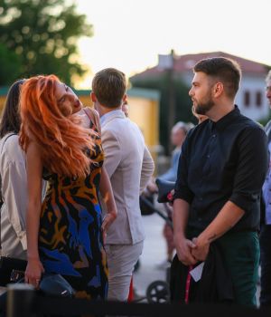 3. 9. | Crveni tepih